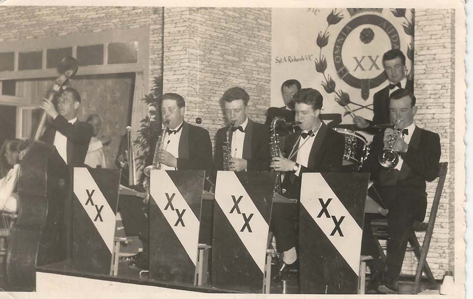 BILL STATON (bass), BOB SHAW (Alto), Gordon Thorpe (alto) Les Cookson (guitar) ROGER RATCLIFFE (tenor sax) ALAN ROBERTS (drums) Joe Shepherd (trumpet)