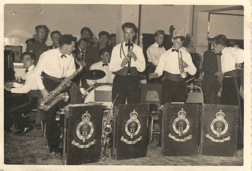 Bill Cuddy, Terry McNally, Bob Gillespie, Robin De Smet, Gerry Jones, Derek Broadbent, Alan Raw