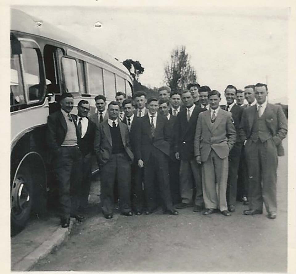 JIM BRACKLEY, MICK HIGGINS, BRIAN GILL, FRED SMITH, HUDSON ?, NK, NK, KEN JACKSON, TERRY McNALLY, NK, RAY BENNETT, WILF HARRISON, BOB ASKEW, KEN MONKS, NK, TED MATHEWS, NK, ALLAN CORDALL , TONY RICHARDS
