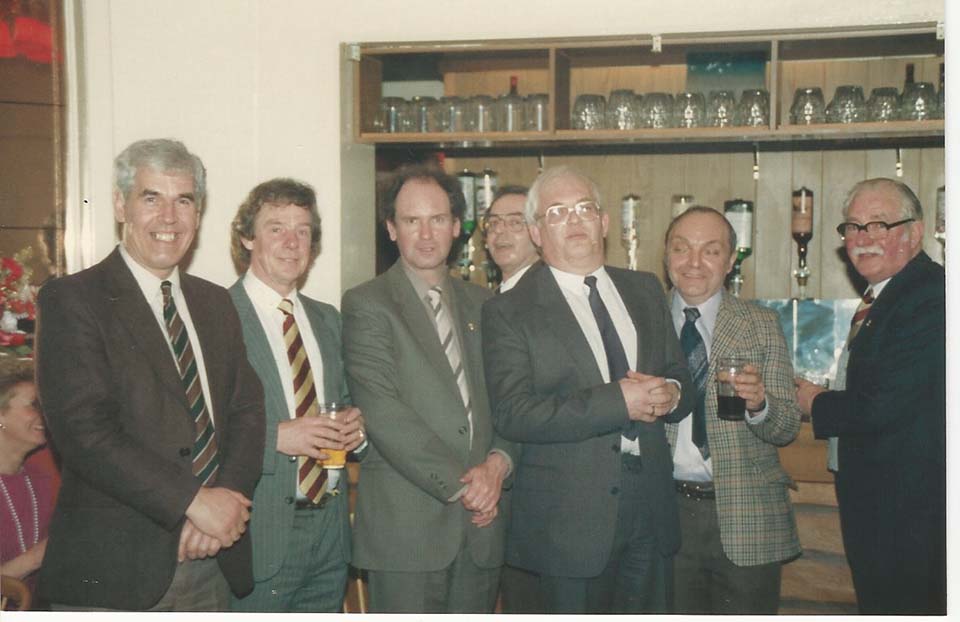Peter Swensson, Derek Broadbent, Robin De Smet, Terry McNally, N/K , Gordon Hall, Jim Brackley