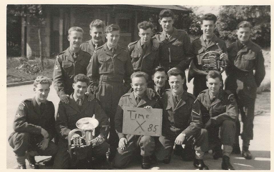 N/K Gerry Jones. Ken Jackson, N/K Alan Bucknall. Ken Monks, George Baines ?, Arthur Riley, Brian Gill, Gordon Hall, John Bottomley, Higgins, Tom Hudson 1953/54 Wellington Bks
