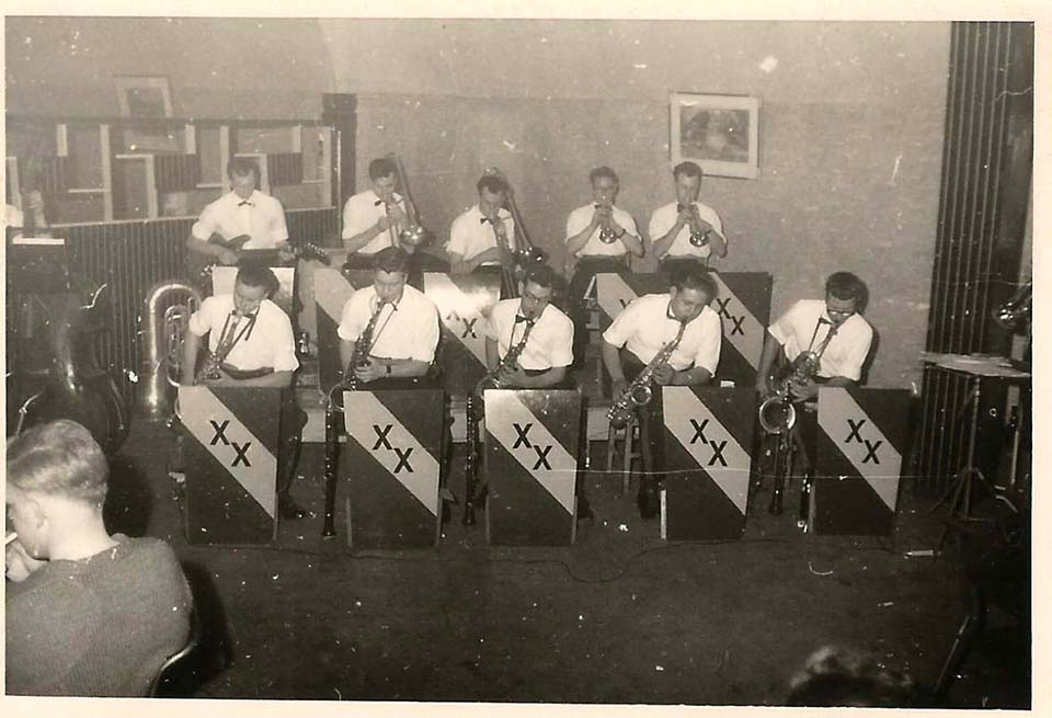 Front row. L-R GRAHAM GENT, ROGER RATCLIFFE, TONY JACKSON, BOB SHAW, COLIN HOWARTH Back row. LES COOKSON, TONY McNICHOLAS, BRIAN ELCOAT, GEOFF FORRESTER, BOB TRESADERN